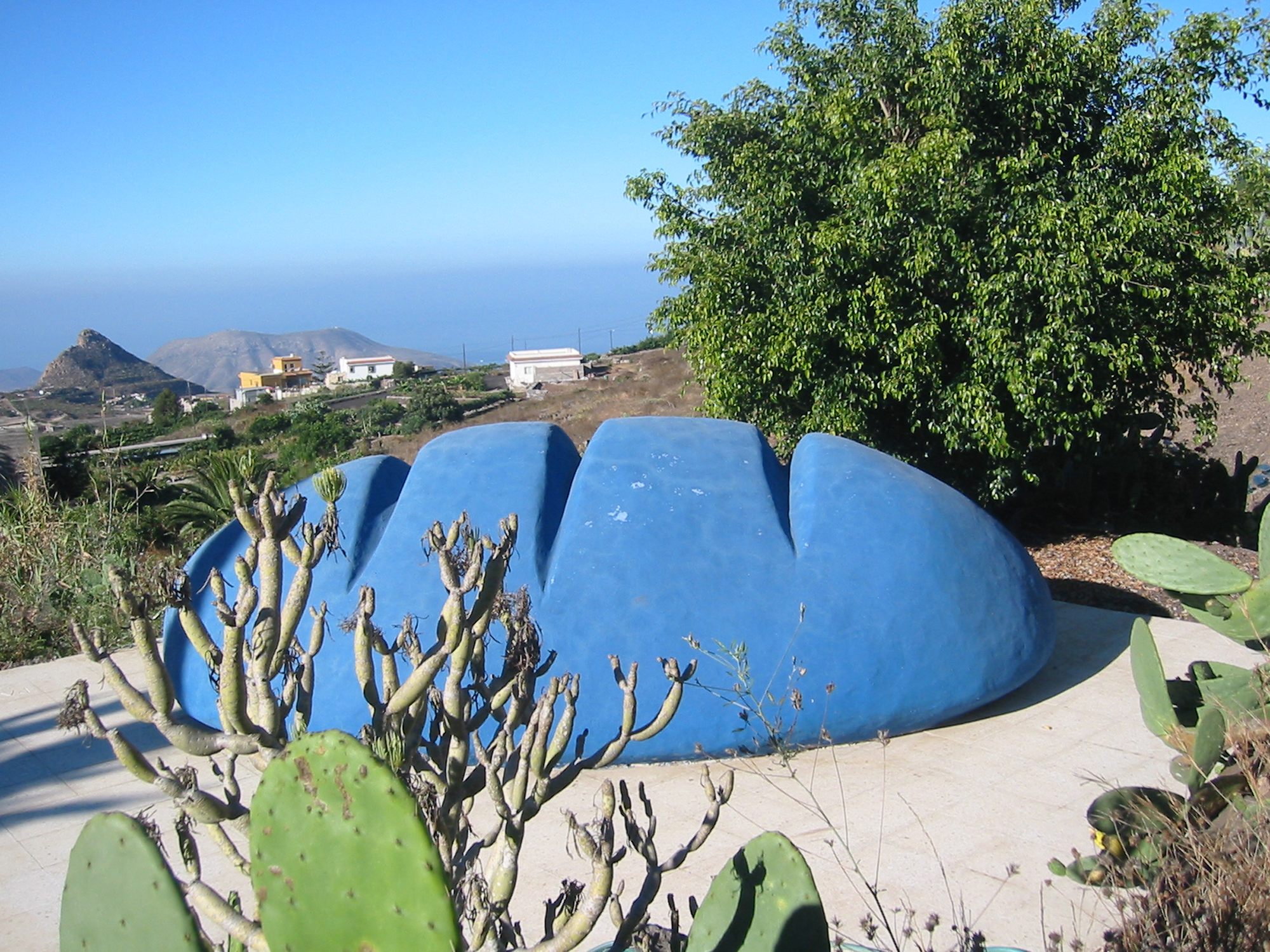 A blue Bread of Thomas Kahl in Mariposa, Teneriffa. Photo: Raimund Kast