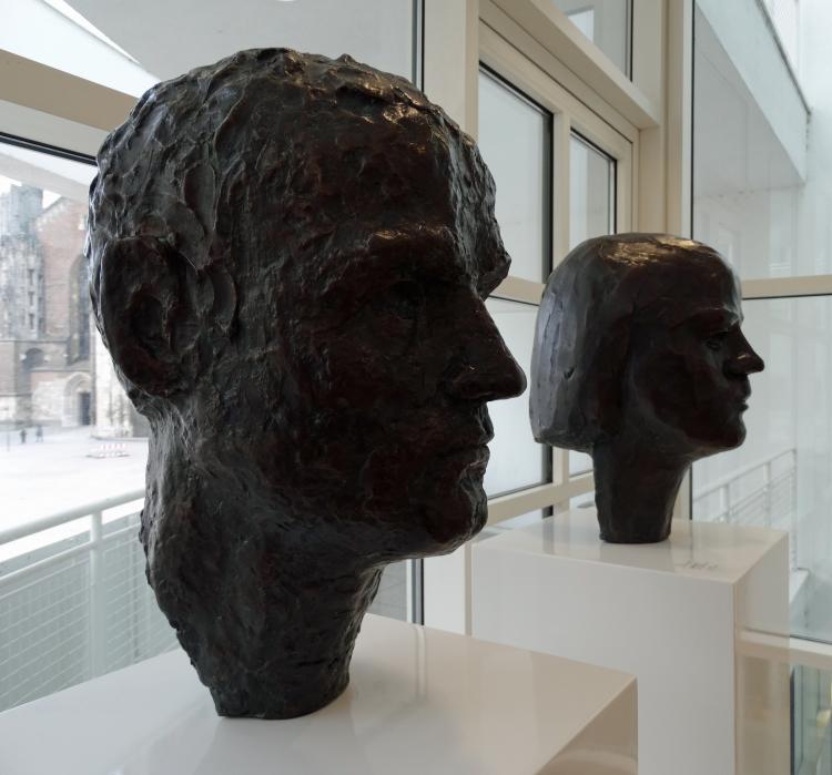 Bronze portrait busts of Hans and Sophie Scholl, created by Otl Aicher. Photo: SP / Stadthaus